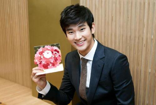 余振霆家庭背景,出身名门，传承家族荣耀的商界精英